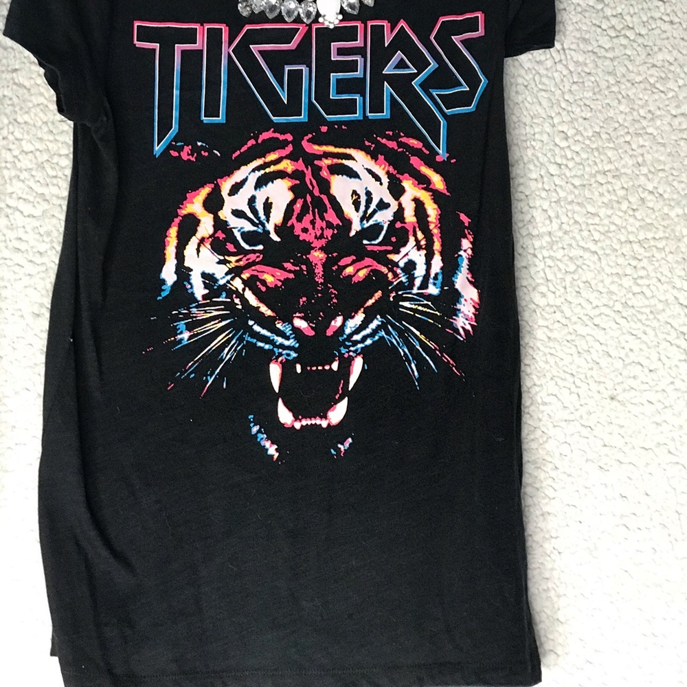Tiger tee